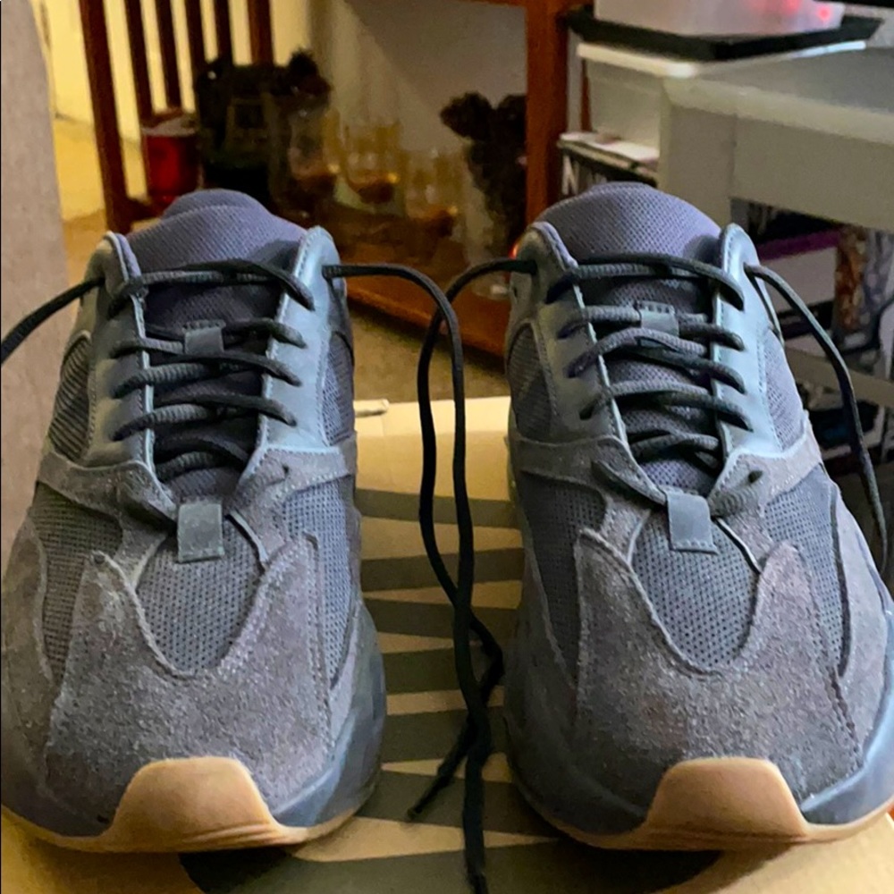 Yeezy 700 utility black